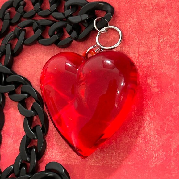 Huge Lucite Acrylic Clear Candy Red Heart Black Chain Resin Nec… - Picture 9 of 16